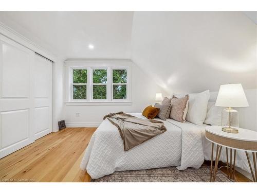 3 East Street, Grimsby, ON - Indoor Photo Showing Bedroom