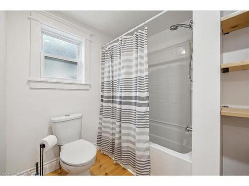 3 East Street, Grimsby, ON - Indoor Photo Showing Bathroom