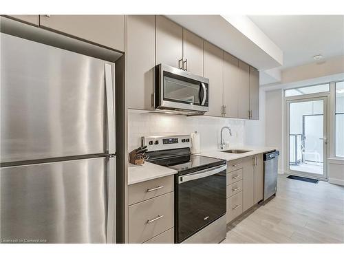 401-3200 William Coltson Avenue, Oakville, ON - Indoor Photo Showing Kitchen With Upgraded Kitchen