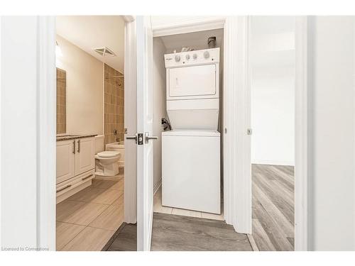 204-2375 Bronte Road, Oakville, ON - Indoor Photo Showing Laundry Room