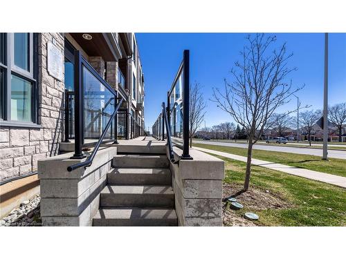 204-2375 Bronte Road, Oakville, ON - Outdoor