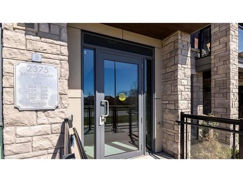 204-2375 Bronte Road, Oakville, ON - Outdoor