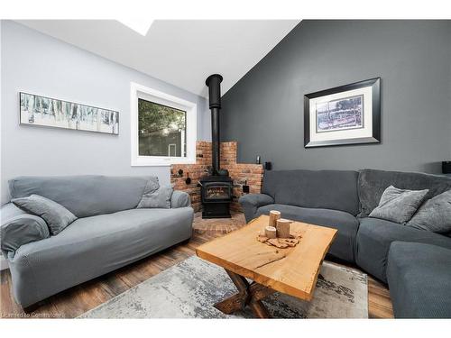 2118 Governors Road, Ancaster, ON - Indoor Photo Showing Living Room