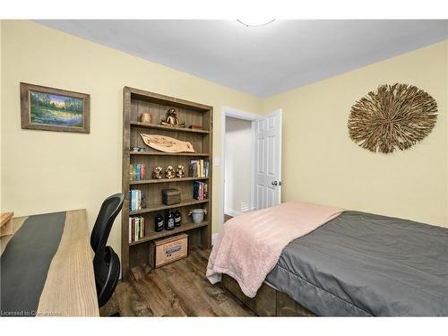 2118 Governors Road, Ancaster, ON - Indoor Photo Showing Bedroom