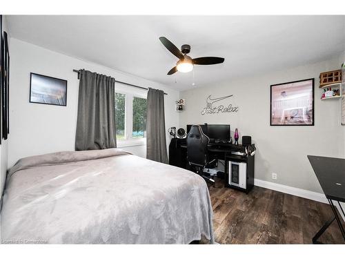 2118 Governors Road, Ancaster, ON - Indoor Photo Showing Bedroom