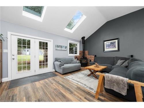 2118 Governors Road, Ancaster, ON - Indoor Photo Showing Living Room