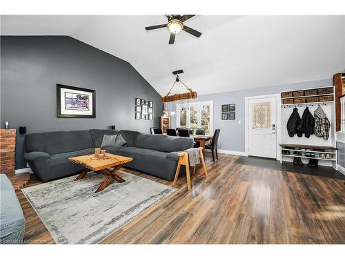 2118 Governors Road, Ancaster, ON - Indoor Photo Showing Living Room