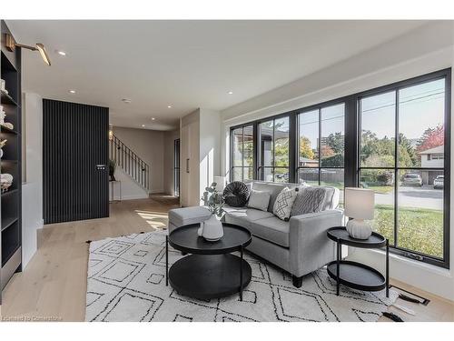 3029 Eva Drive, Burlington, ON - Indoor Photo Showing Living Room