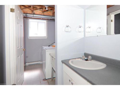 13 Cumming Street, St. Catharines, ON - Indoor Photo Showing Bathroom