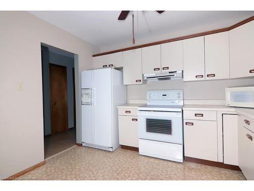 13 Cumming Street, St. Catharines, ON - Indoor Photo Showing Kitchen