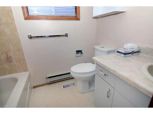 13 Cumming Street, St. Catharines, ON - Indoor Photo Showing Bathroom