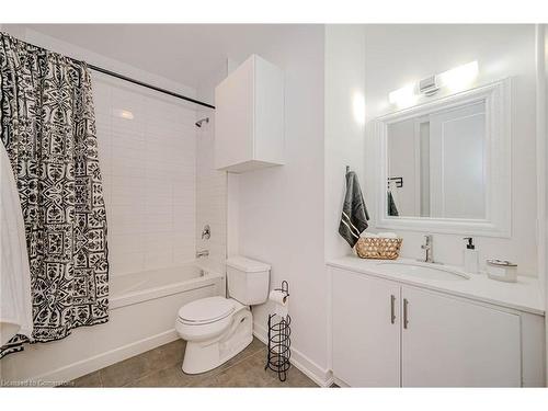 106-4040 Upper Middle Road, Burlington, ON - Indoor Photo Showing Bathroom