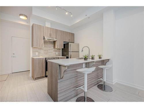 106-4040 Upper Middle Road, Burlington, ON - Indoor Photo Showing Kitchen With Upgraded Kitchen