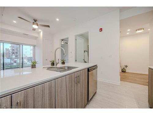 106-4040 Upper Middle Road, Burlington, ON - Indoor Photo Showing Kitchen