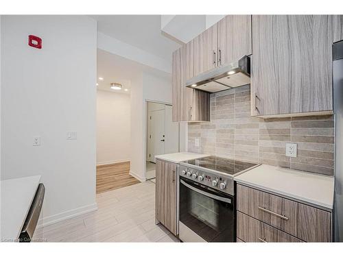 106-4040 Upper Middle Road, Burlington, ON - Indoor Photo Showing Kitchen With Upgraded Kitchen