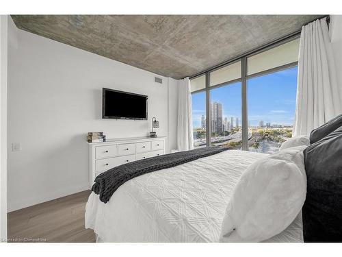 1203-105 The Queensway, Toronto, ON - Indoor Photo Showing Bedroom