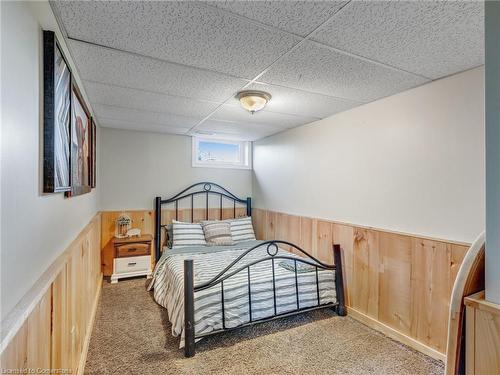 2184 Haldimand 17 Road, Cayuga, ON - Indoor Photo Showing Bedroom