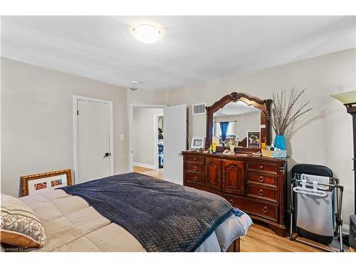 17 Prestwick Avenue, St. Catharines, ON - Indoor Photo Showing Bedroom