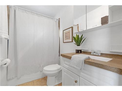 Upper-49 Cheryl Avenue, Hamilton, ON - Indoor Photo Showing Bathroom