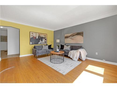 Upper-49 Cheryl Avenue, Hamilton, ON - Indoor Photo Showing Living Room