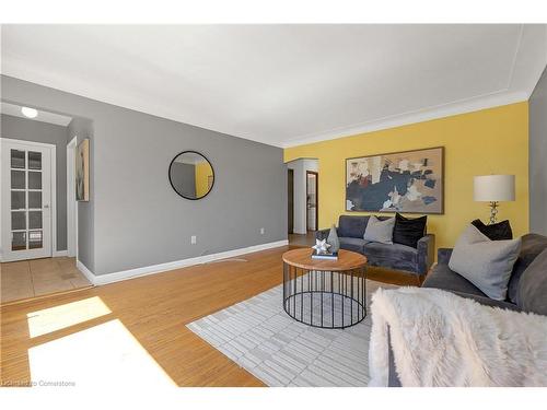 Upper-49 Cheryl Avenue, Hamilton, ON - Indoor Photo Showing Living Room