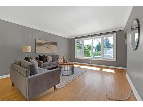 Upper-49 Cheryl Avenue, Hamilton, ON - Indoor Photo Showing Living Room