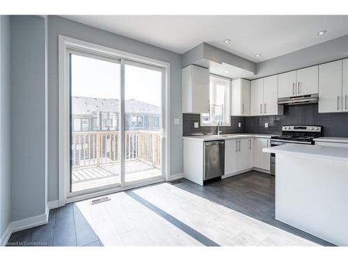 158-1890 Rymal Road E, Hamilton, ON - Indoor Photo Showing Kitchen