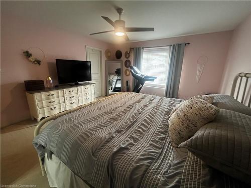 57 Cedar Street, Grimsby, ON - Indoor Photo Showing Bedroom