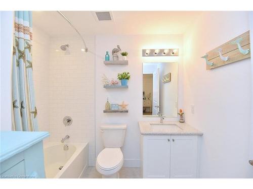 707-450 Dundas Street E, Waterdown, ON - Indoor Photo Showing Bathroom