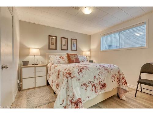 53 Anna Capri Drive, Hamilton, ON - Indoor Photo Showing Bedroom