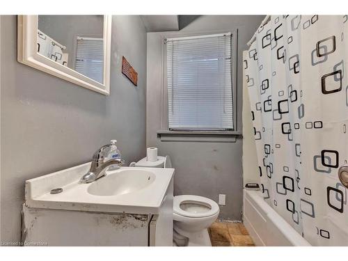 112 Dorothy Street, Welland, ON - Indoor Photo Showing Bathroom