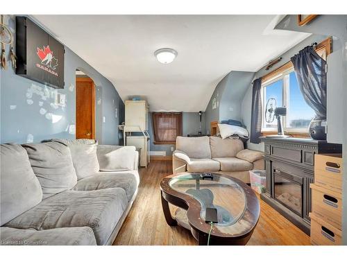 112 Dorothy Street, Welland, ON - Indoor Photo Showing Living Room With Fireplace