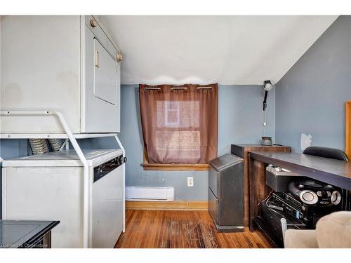 112 Dorothy Street, Welland, ON - Indoor Photo Showing Laundry Room