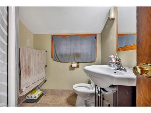 112 Dorothy Street, Welland, ON - Indoor Photo Showing Bathroom