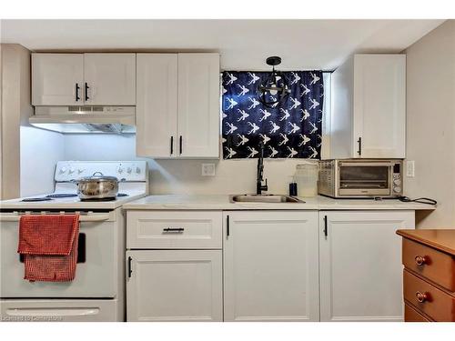 112 Dorothy Street, Welland, ON - Indoor Photo Showing Kitchen