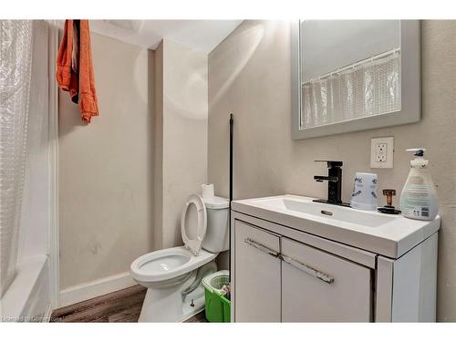 112 Dorothy Street, Welland, ON - Indoor Photo Showing Bathroom