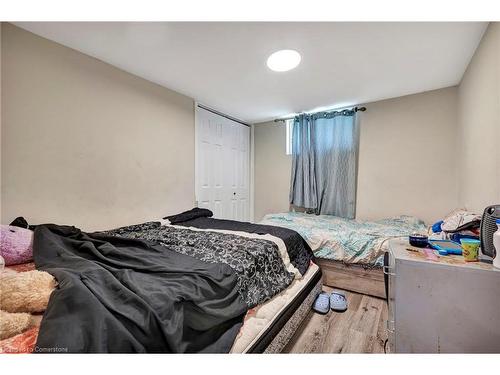 112 Dorothy Street, Welland, ON - Indoor Photo Showing Bedroom