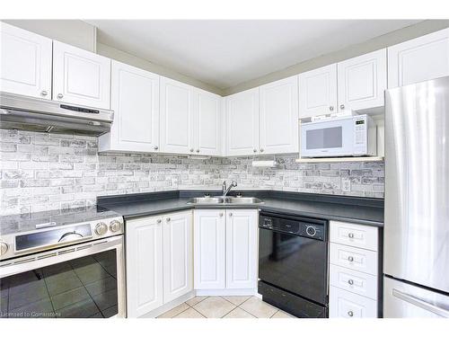 14 Saddler Street, Fonthill, ON - Indoor Photo Showing Kitchen With Double Sink