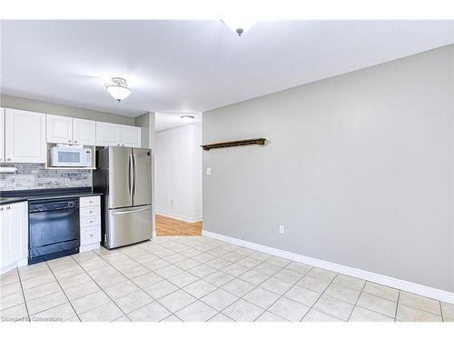 14 Saddler Street, Fonthill, ON - Indoor Photo Showing Kitchen