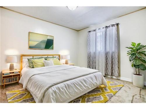 14 Saddler Street, Fonthill, ON - Indoor Photo Showing Bedroom