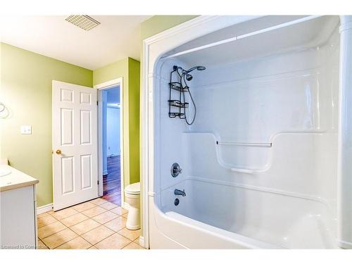 14 Saddler Street, Fonthill, ON - Indoor Photo Showing Bathroom