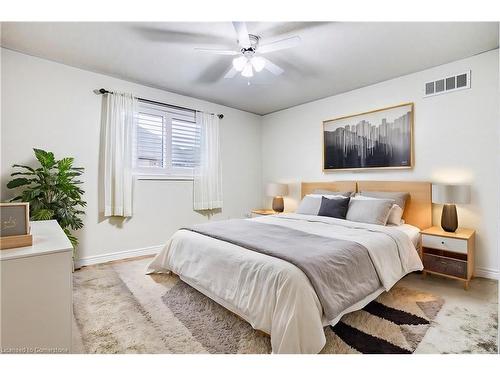 14 Saddler Street, Fonthill, ON - Indoor Photo Showing Bedroom