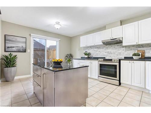 14 Saddler Street, Fonthill, ON - Indoor Photo Showing Kitchen