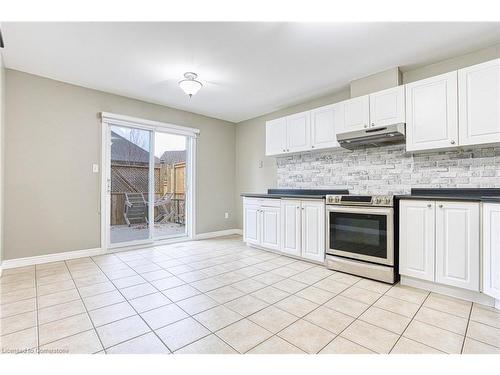 14 Saddler Street, Fonthill, ON - Indoor Photo Showing Kitchen