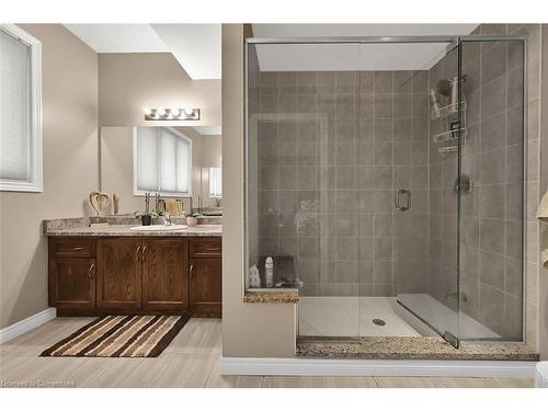 35 Willowbanks Terrace, Hamilton, ON - Indoor Photo Showing Bathroom