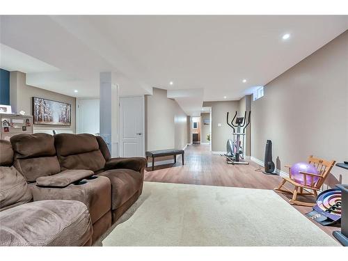 35 Willowbanks Terrace, Hamilton, ON - Indoor Photo Showing Living Room