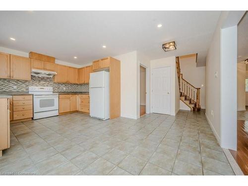 109 Wills Crescent, Hamilton, ON - Indoor Photo Showing Kitchen