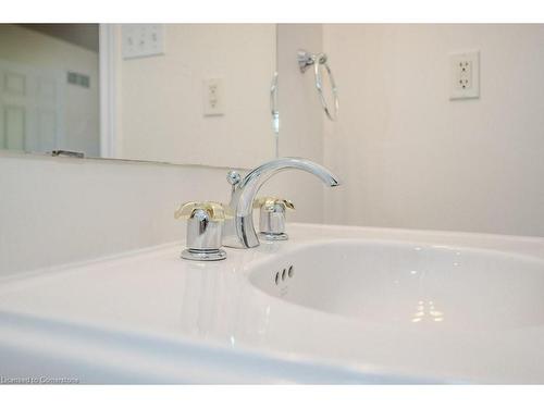 109 Wills Crescent, Hamilton, ON - Indoor Photo Showing Bathroom