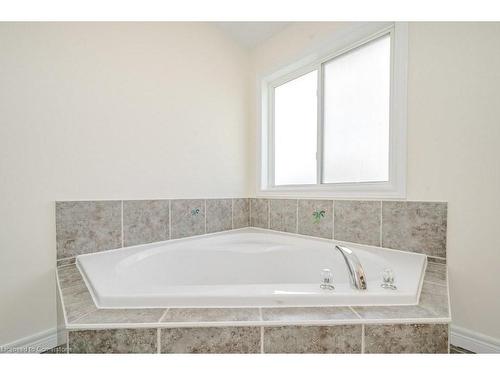 109 Wills Crescent, Hamilton, ON - Indoor Photo Showing Bathroom