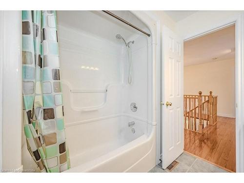 109 Wills Crescent, Hamilton, ON - Indoor Photo Showing Bathroom